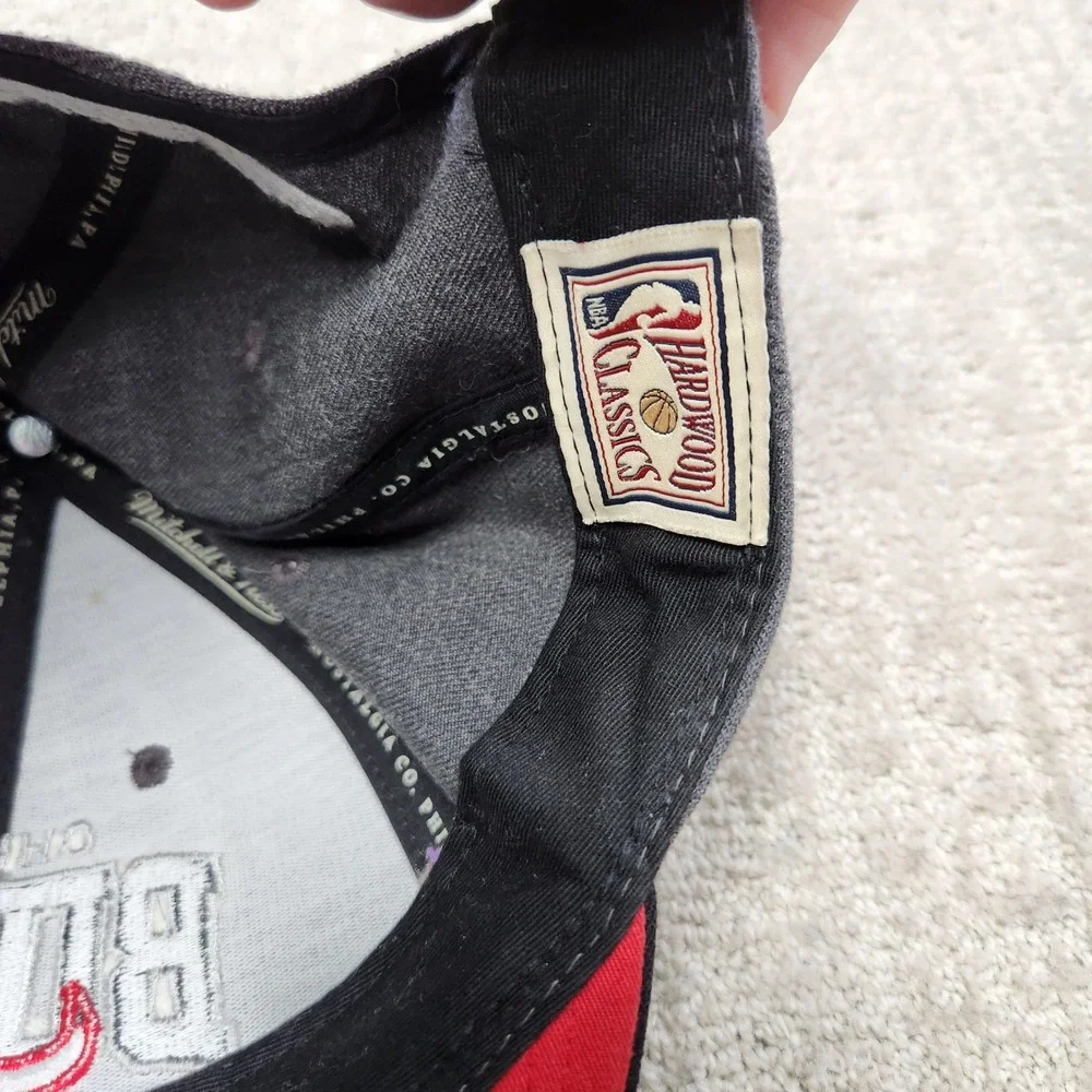 Mitchell & Ness Chicago Bulls Snapback Hat Mens Grey Black NBA Hardwood Classics